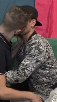 Cadela gozada dentro por seu amigo pau grande