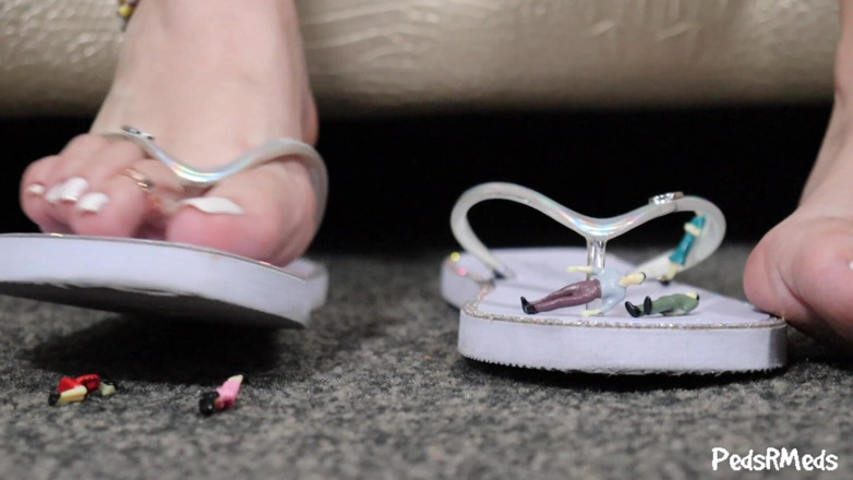 PedsRMeds: Tuffie atrapa pequeñas personas en sus chanclas