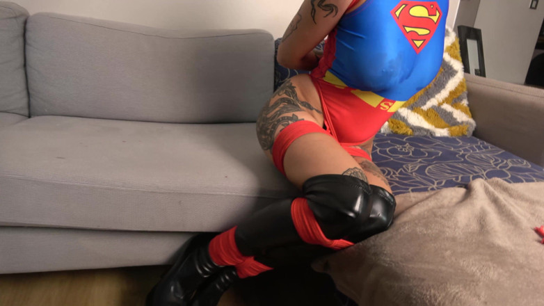 Latina Fetish: Zeena'nın kahramanca çilesi: ters duada bağlı, toplanmış ve daha sonra penis...