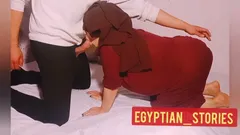 Moje egyptská tchyně s velkým zadkem leží na manželské posteli