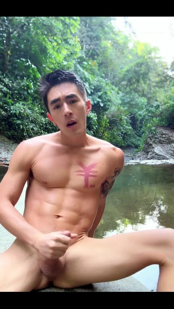 Cody Seiya: Machte eine Wanderung zu einem privaten Wasserfall