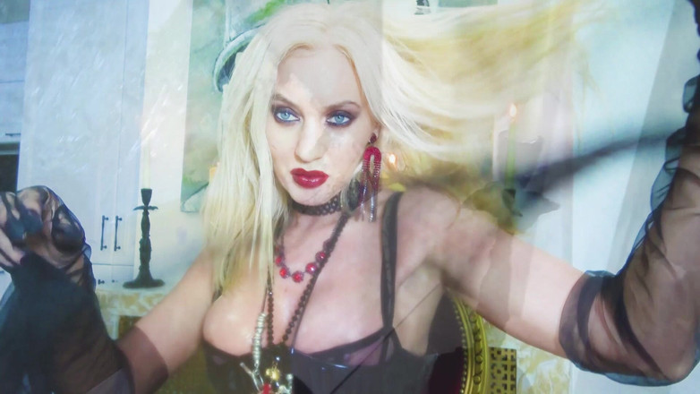 Goddess Celine: Dominare feminină