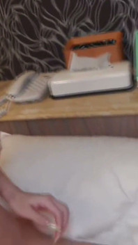 Två vänner delar en vild 3p och upptäcker sin första lesbiska gnista innan tre creampie är klar