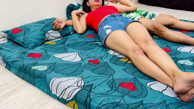 Hornycouple149: Compartilhando a cama com a pequena meia-irmã de férias, uma...