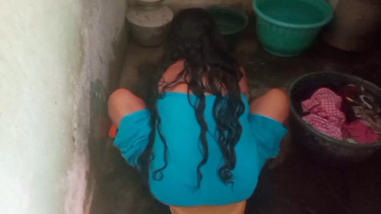 Priyanka314: Video bokep tante seksi india lagi asik mandi bareng-bareng di...