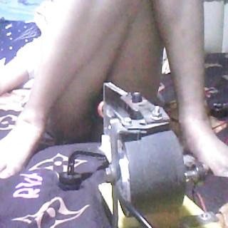 skyunited007: Lihat kamera di laptop untuk melihat apa yang sedang pacar...