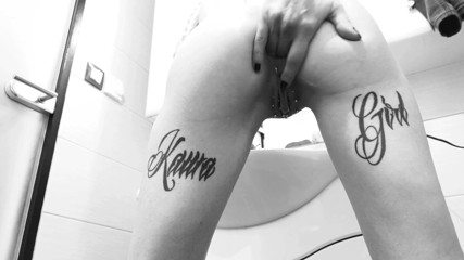 InkedKawaGirl: Winziges arschloch fingern