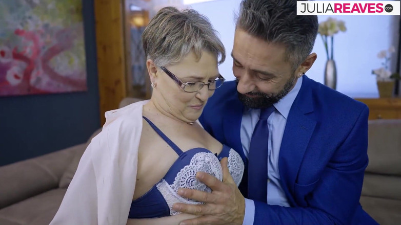 Discover 4K: Babička si užívá lízání kundičky a pak je ošukána do...