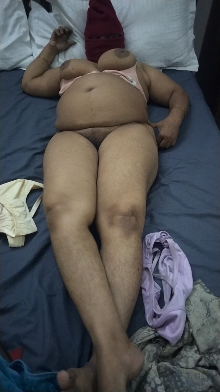 Tamil lesbian: Makcik tamil panas bercakap kotor