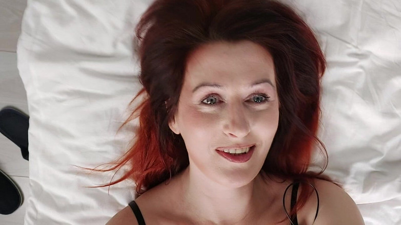 GinnaGg: Krem Renkli Vajina Vibratörden Sızdı, Tüylü Azgın Hanımefendi Vibratörü Vajinasına...