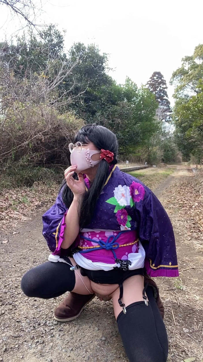 megu2002: No.112 Den Avlyssna Skönheten Visas på vinterlandskapet en crossdresser går...