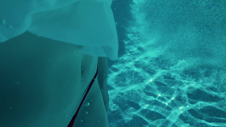 Piper Blush: Del tempo in piscina!