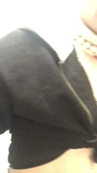 Żałosne Femboy Sissy Jes Brinch odsłonięte publicznej toalety