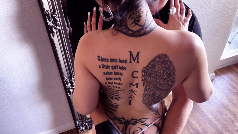 Miss Alessa Milano: Dom si hraje s mými silikonovými prsy