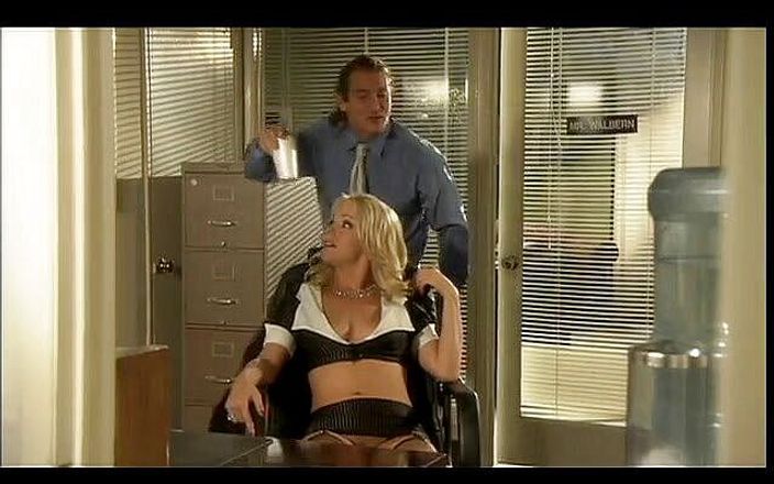 Office Sluts: ホットMILF秘書は彼女のブーイングによって揺さぶられます