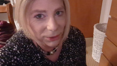 NikkiGee: 내 클리토리스를 빨아, 내 대박 사정을 삼켜!
