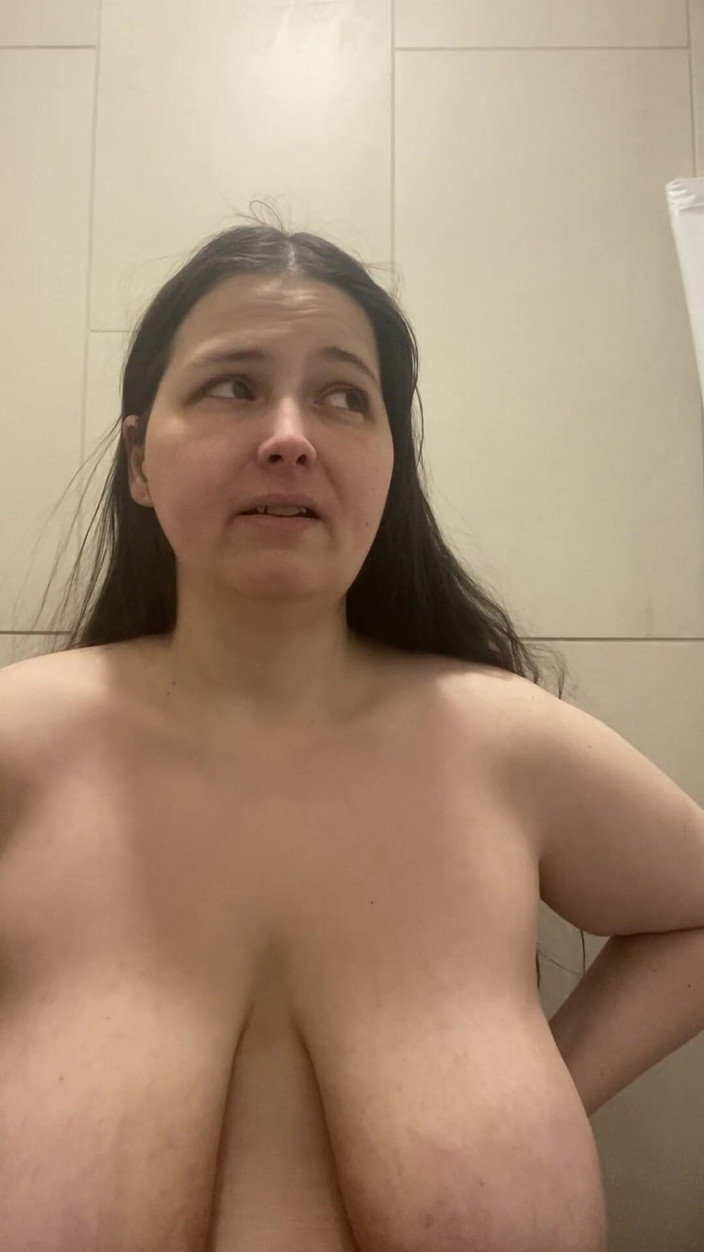 MissChrystalline: Chat, Sex Talk, See My Boobs and Pussy
