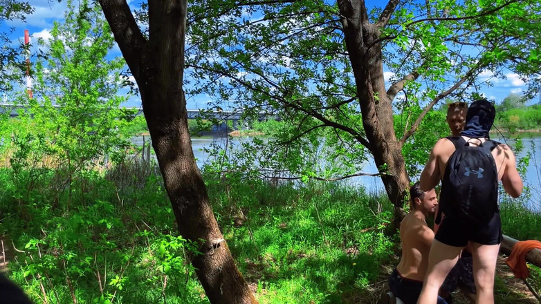 Nick Lewis: Круиз в лесу: один рот, два члена