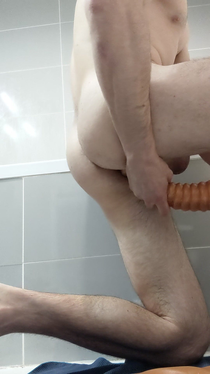 Mike Bi: Ich verstecke einen riesigen Dildo in meinem Arsch