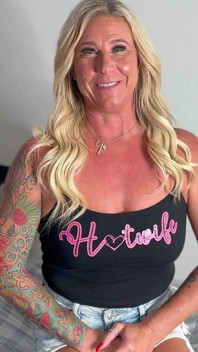 Hotwife carlie Vixen nel suo debutto collab