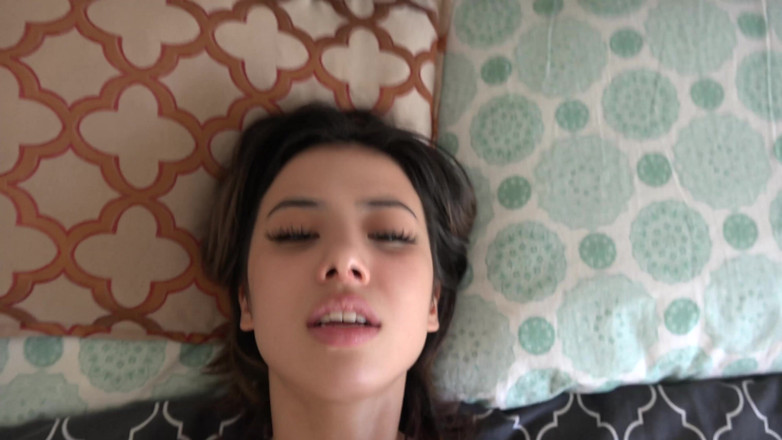 ATK Fans (Girlfriends): O fată nouă din Asia vine să se dezbracă cu...