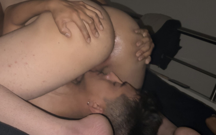 Broken holes - gay cuckold: Rád zůstává a poslouchá, jak si užívá