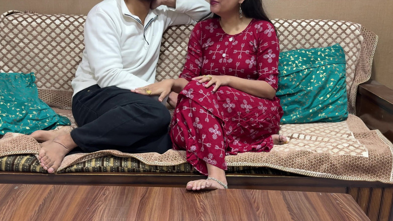 Hornycouple149: Przyrodnia siostra zgubiła swoją cipkę w grze w kości