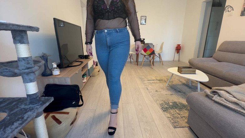 Your fantasy studio: Прохаживаюсь в высоких каблуках и джинсах во время пердеж