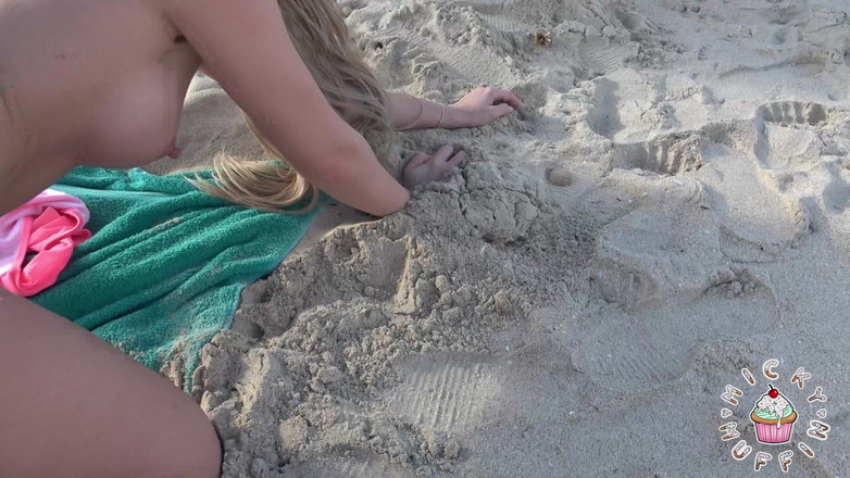 Micky Muffin Studio: Fucked on the Beach!