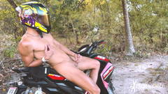 Extremalchiki: Pompino di un giovane gay nella strada centrale