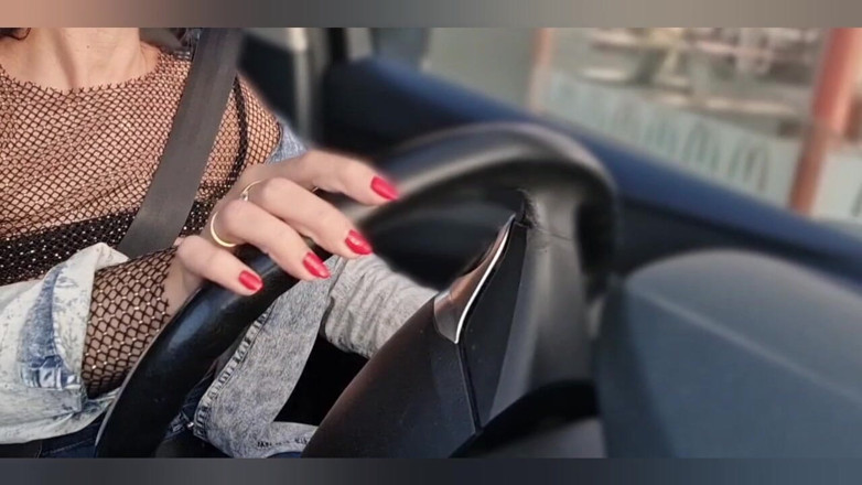 HottPussy118: Deslzo mis tetas en Mc Drive