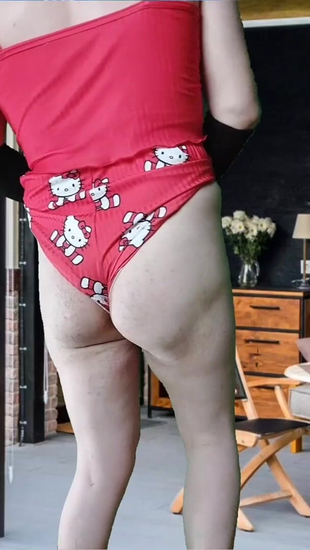 Kitty_Cross: Kadın kılıklı kadın kılıklı lolipop kadın kılıklı baharatlı götüyle houseyard'da...