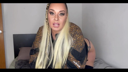 Anastasia Lux: 今晚制作了这部视频，如果U喜欢，就用小费感谢我爸爸