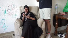 Souzan Halabi: Nadržená arabská muslimská žena sleduje pornografii se svým německým nevlastním synem