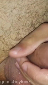 Kadın Kılıklı Twink Üvey Babasından Güzel Götüyle Prezervatifsiz Sperm Yutuyor.