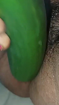 오이와 함께하는 비 인도녀