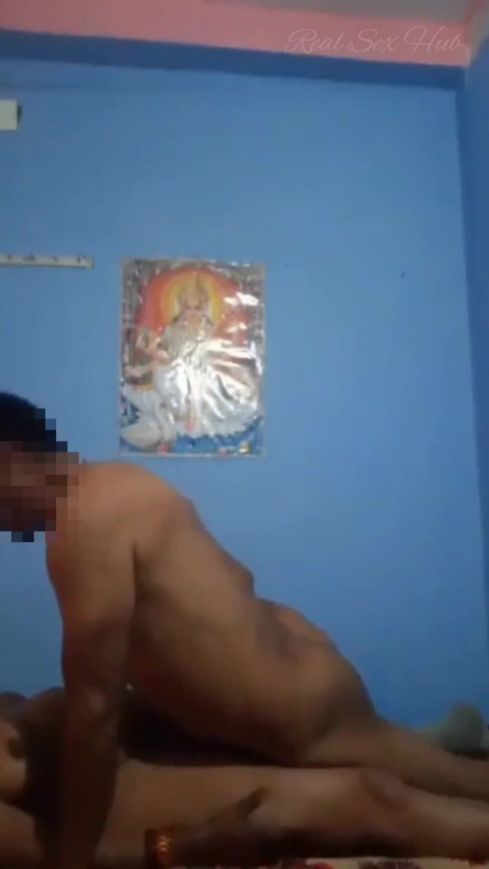 Real sex hub: Indian Cheating Shop Worker Invited Owner to House and Had...