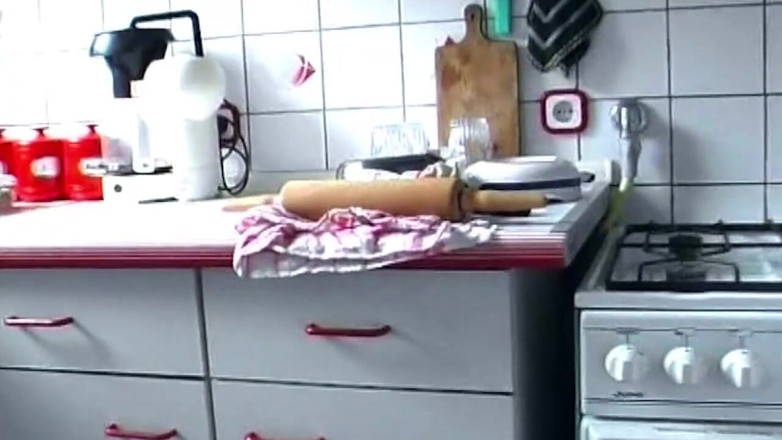 German bitch hunter: Morena se folla profundo con Rolling Pin
