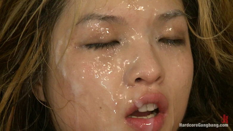 Hardcore Gangbang by Kink: 흥분에 대한 갈망 - Mia Rider