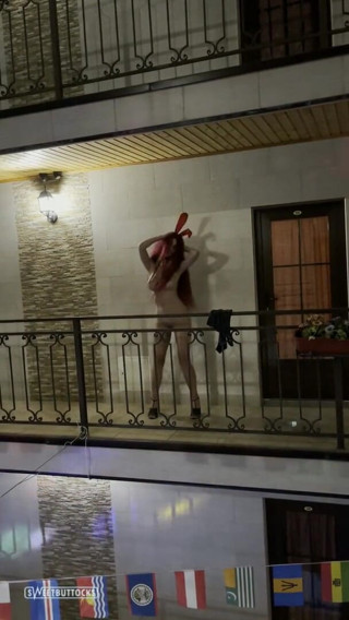 SweetButtocks: เต้นเปลือยในโรงแรม