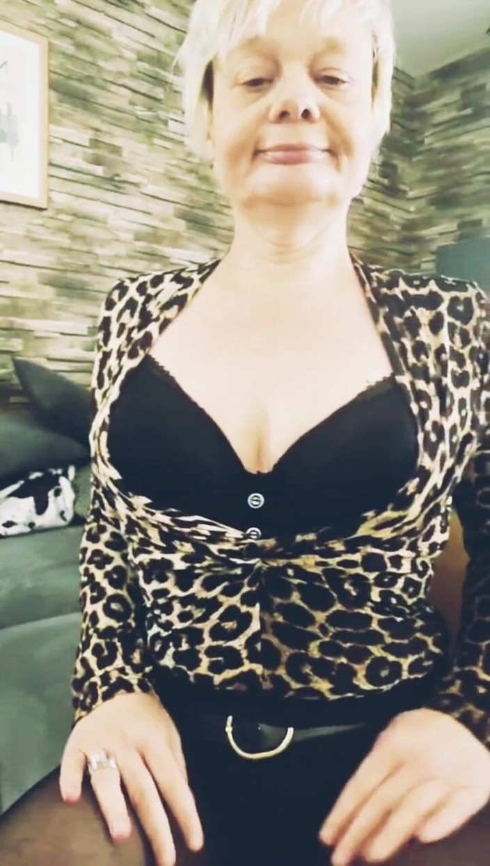 Sofy13: 你好，你性感的熟女需要性爱，你来和我玩