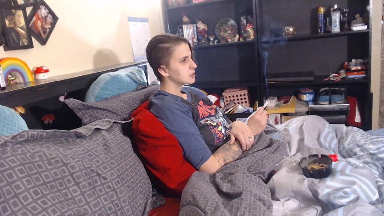 Abby Anna: Ignorata mentre fumo