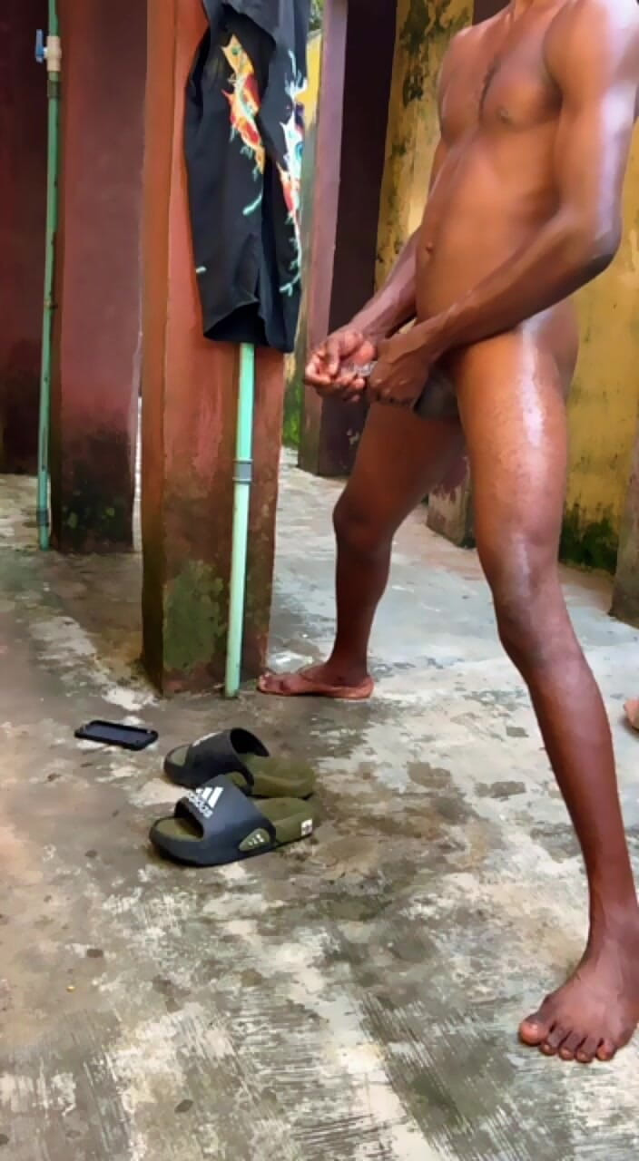 BLACKSHOOTERR: Berkongkek di luar rumah dua eboni hitam