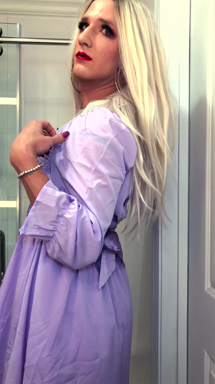 Sissy Bailey Wilde: Кроссдрессінг у різних нарядах