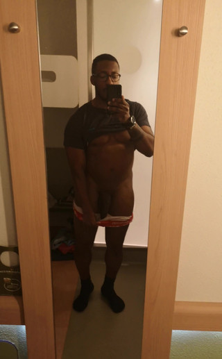 Amadeus: 내 방을 보여주고 내일 파리에 가기만 하면 에어비앤비가 멋진 전망을 볼 수 있기를 바랍니다.