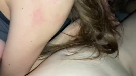 सुंदर कमसिन को मेरे गीले लंड को मीठा चूसना और मेरे वीर्य के साथ खेलना पसंद है