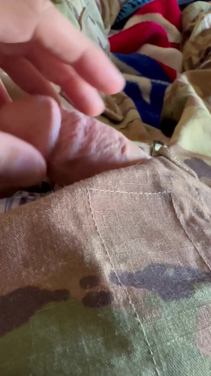 Gay Soldier Stuff: Us Army Soldier Jerks off in Boxer Shorts Wearing His...