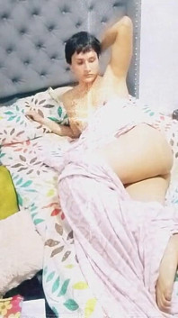 คลิปเก่า มีคนแอบถ่ายฉันนอนเปลือยแล้วควยแข็ง Part 1 Femboy ควยแข็ง