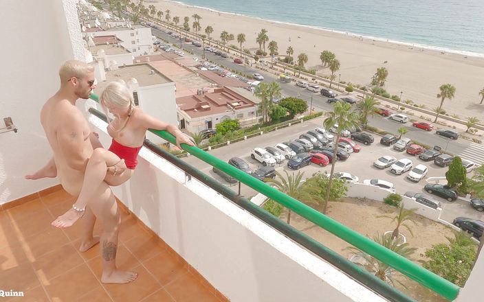 Mya Quinn: Sex pe balcon - muie în aer liber și spermă pe țâțe - Mya Quinn