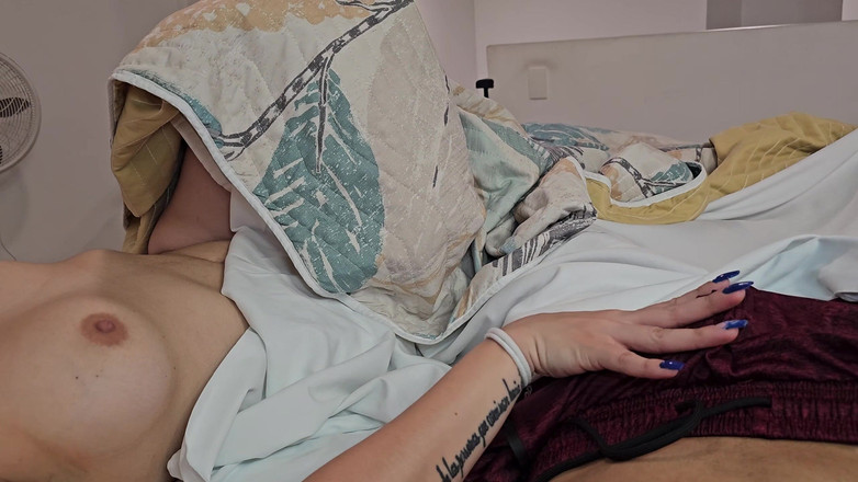 Alexapink: Nejlepší kamarádka mé nevlastní sestry se se mnou chce podělit...